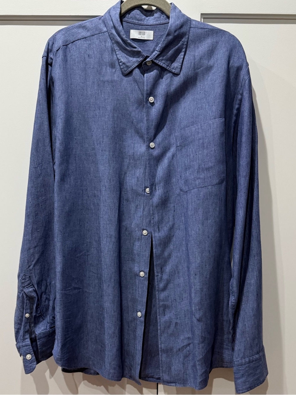 Uniqlo Men's Button-Up Shirt Linen Shirt in Chambray